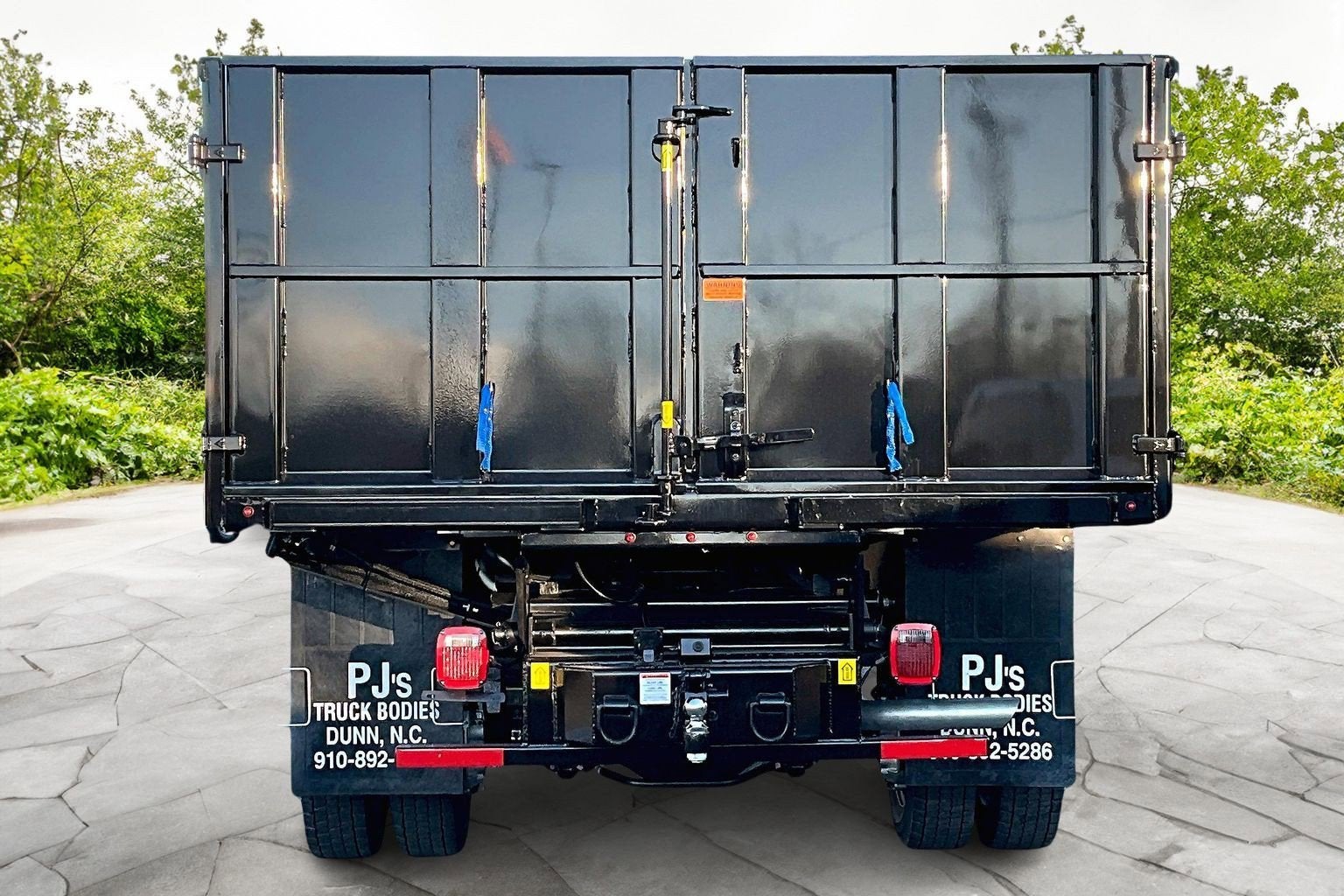 2026 Ford F-550 W/ 12' Landscape Dump XL