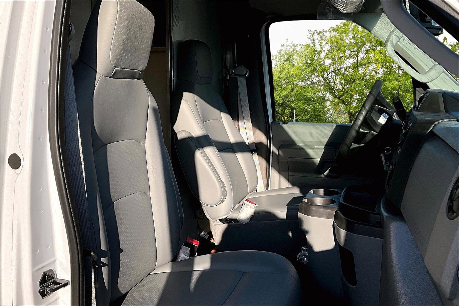 2026 Ford E-Series Cutaway E-350 SRW