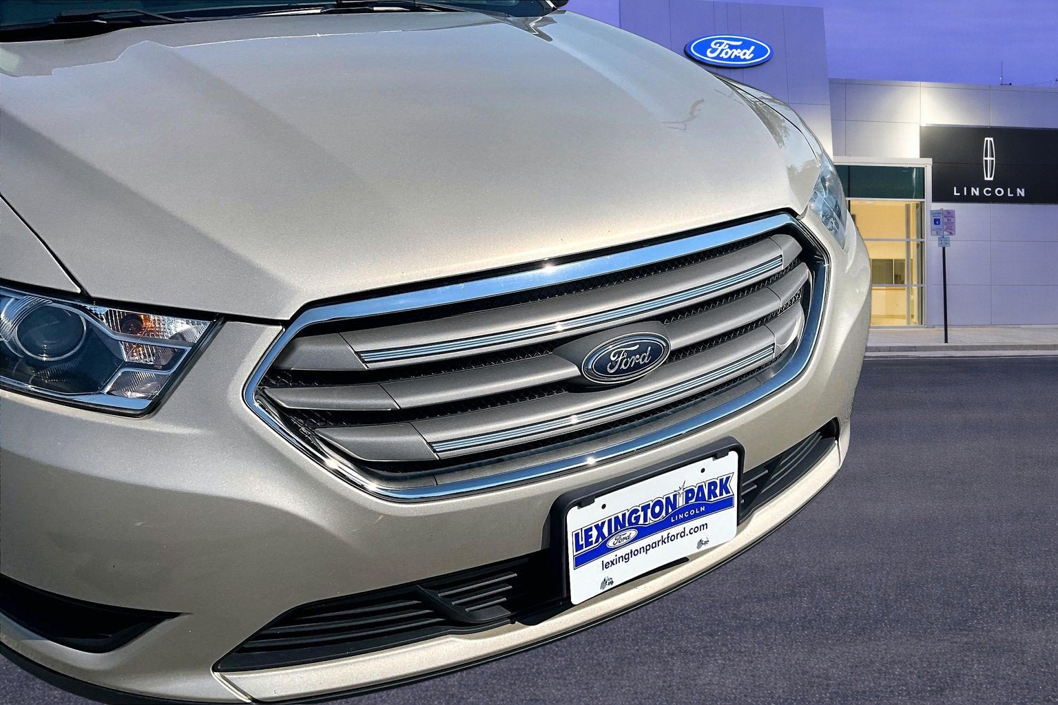2018 Ford Taurus SE