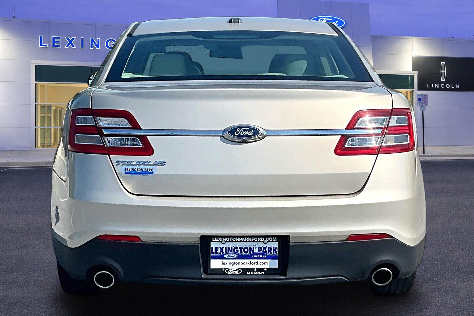 2018 Ford Taurus SE