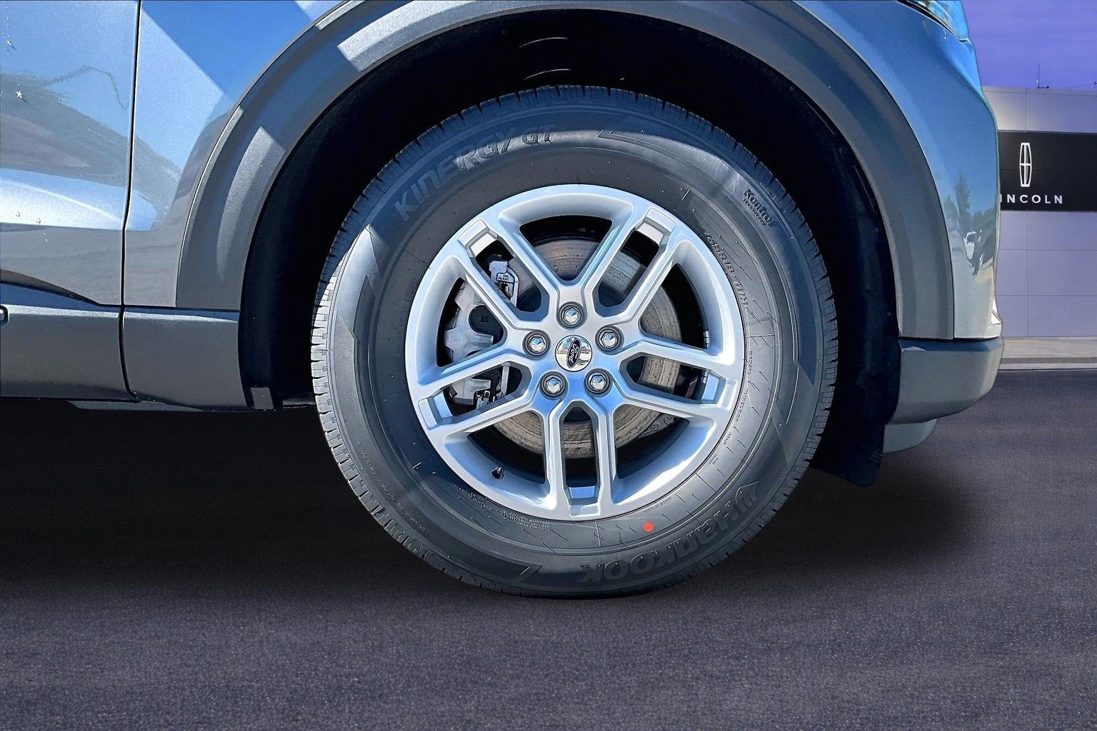 2027 Ford Explorer Active w/200A Pkg