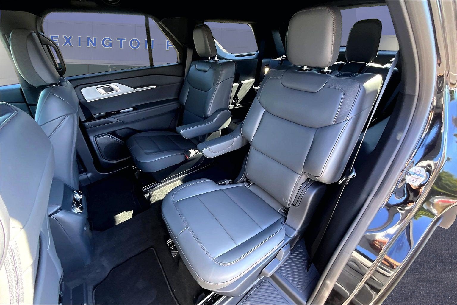 2027 Ford Explorer Active w/200A Pkg