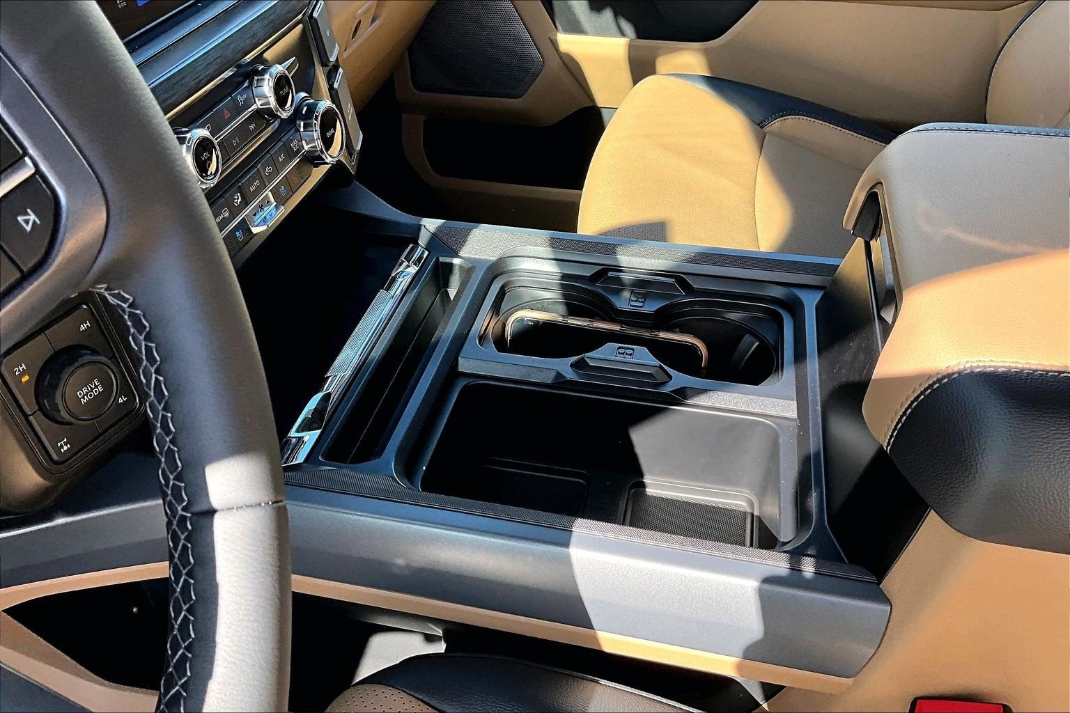 2027 Ford Super Duty F-350 SRW LARIAT