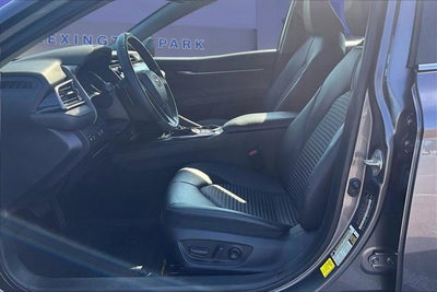 2020 Toyota Camry Hybrid SE