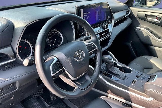 2023 Toyota Highlander Base