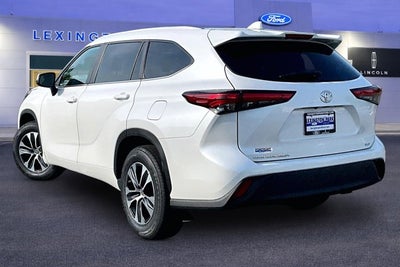 2023 Toyota Highlander Base