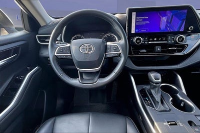 2023 Toyota Highlander Base