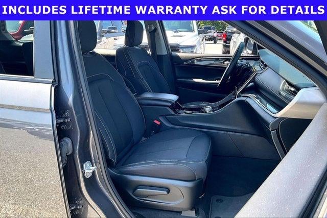 2022 Jeep Grand Cherokee L Laredo 4x2