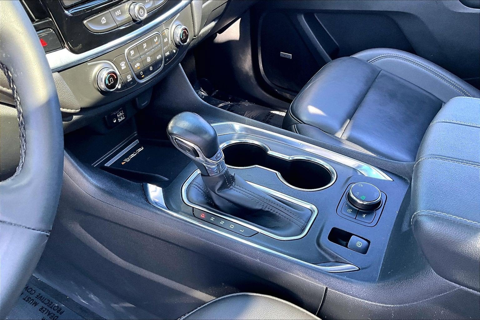 2023 Chevrolet Traverse AWD LT Leather