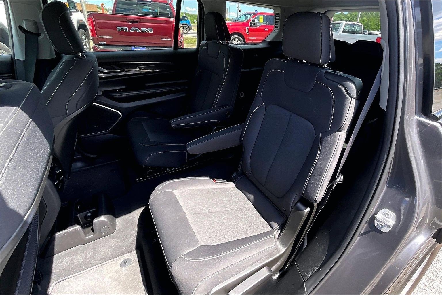 2022 Jeep Grand Cherokee L Laredo