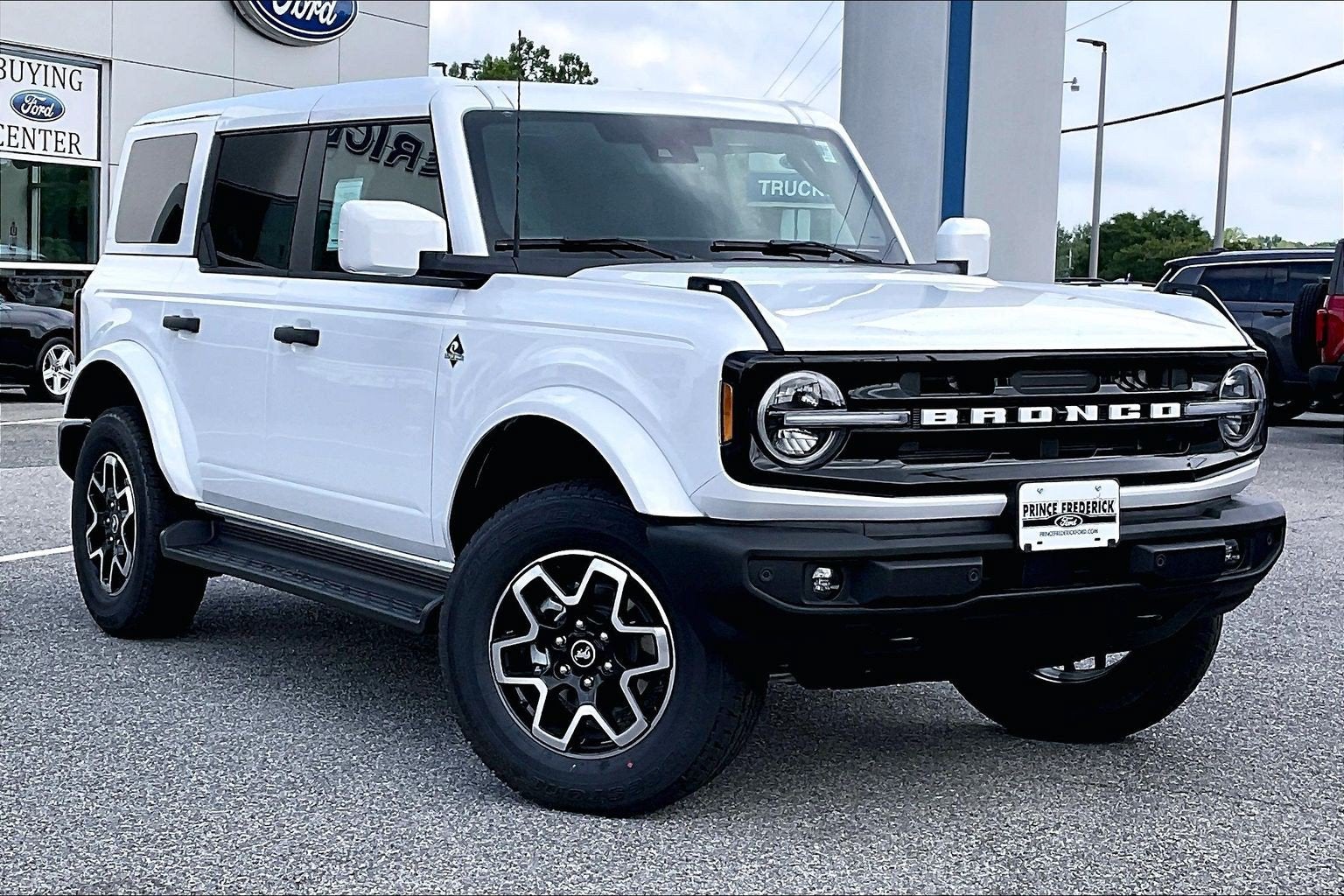 2026 Ford Bronco Outer Banks