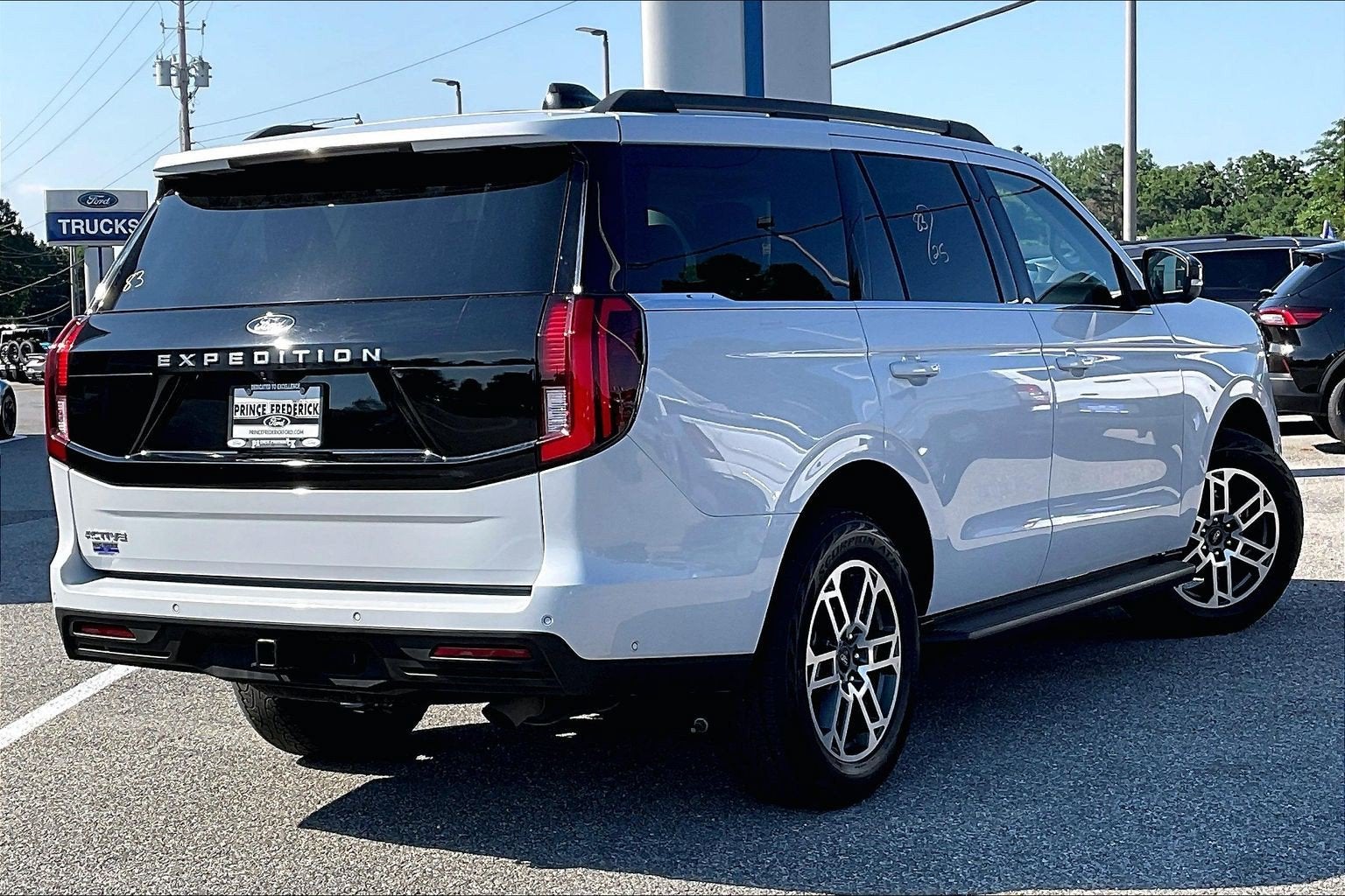 2025 Ford Expedition Active