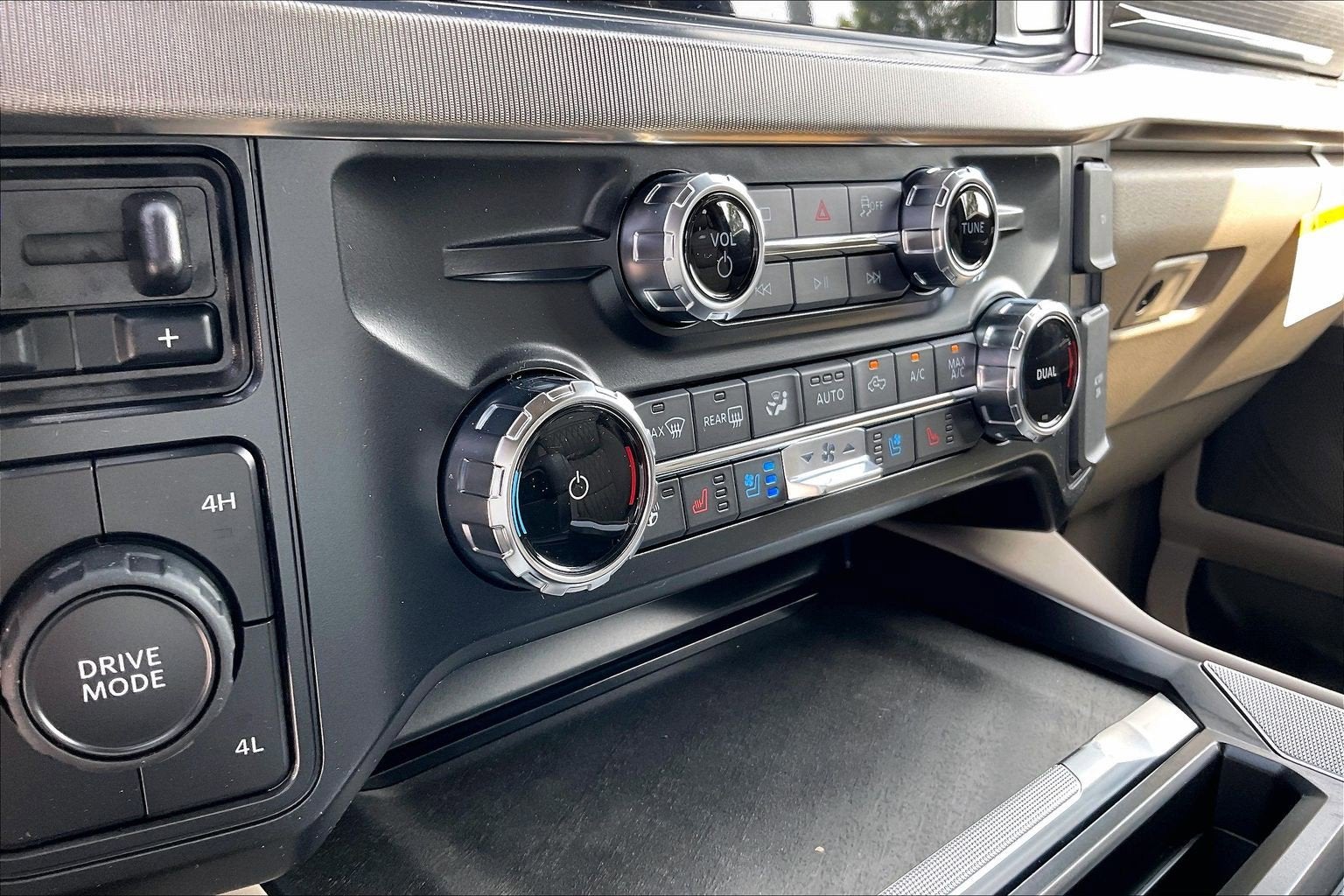 2026 Ford Super Duty F-350 DRW Platinum