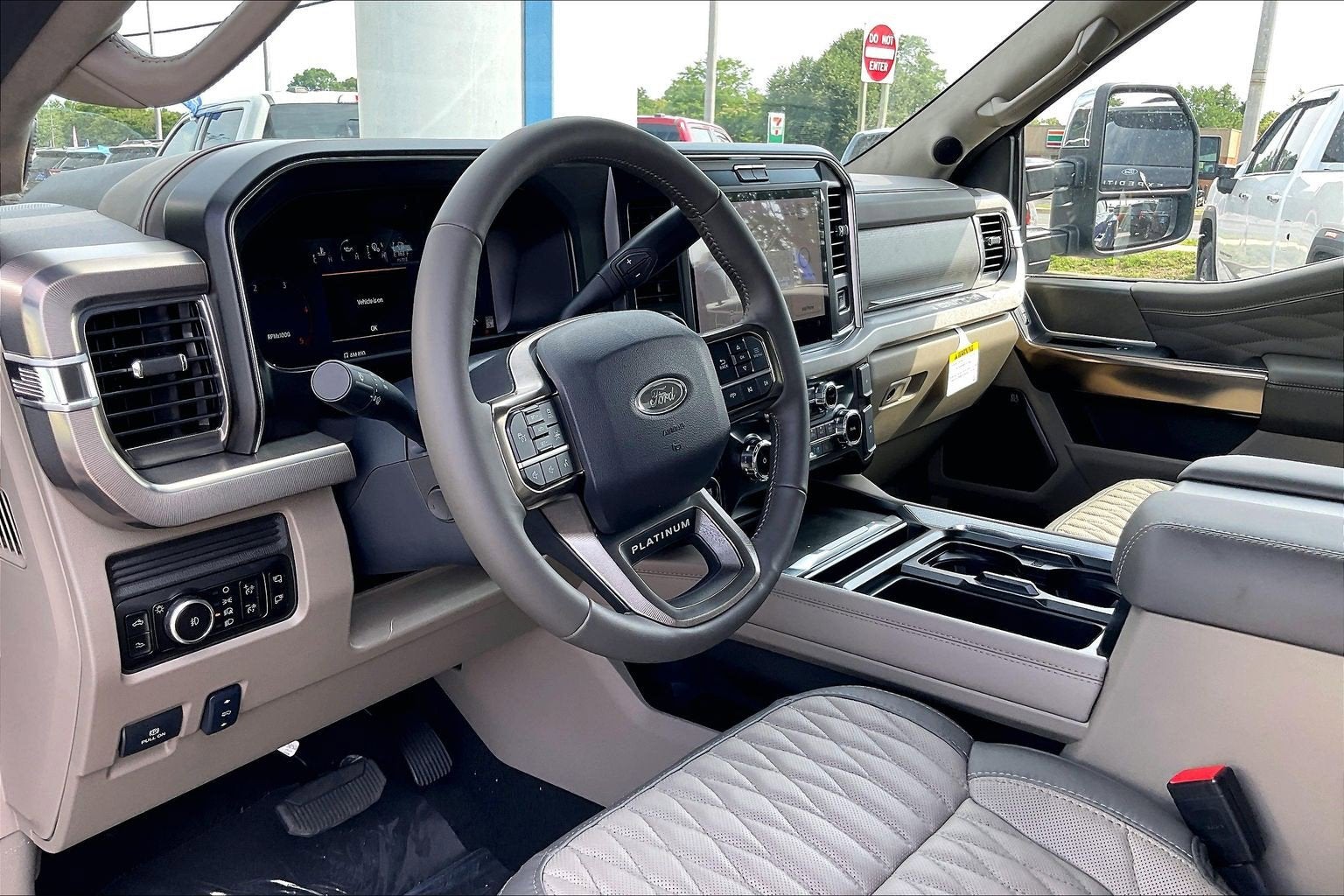 2026 Ford Super Duty F-350 DRW Platinum