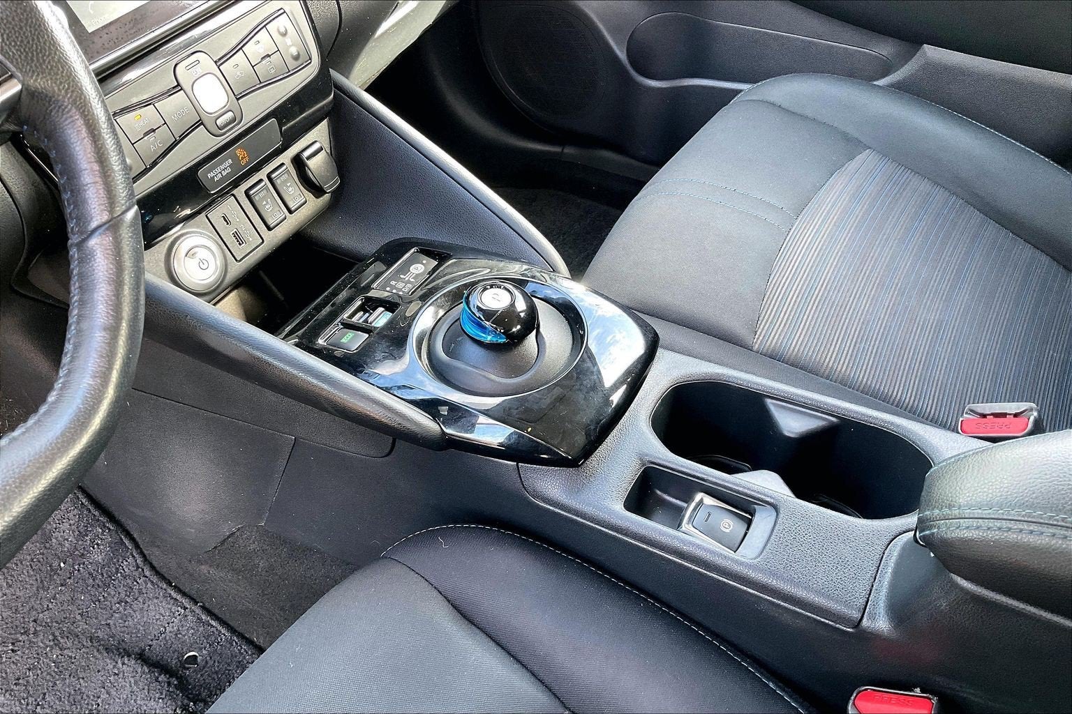 2022 Nissan LEAF SV