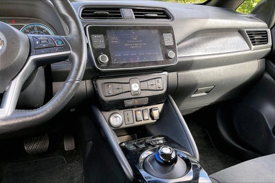 2022 Nissan LEAF SV