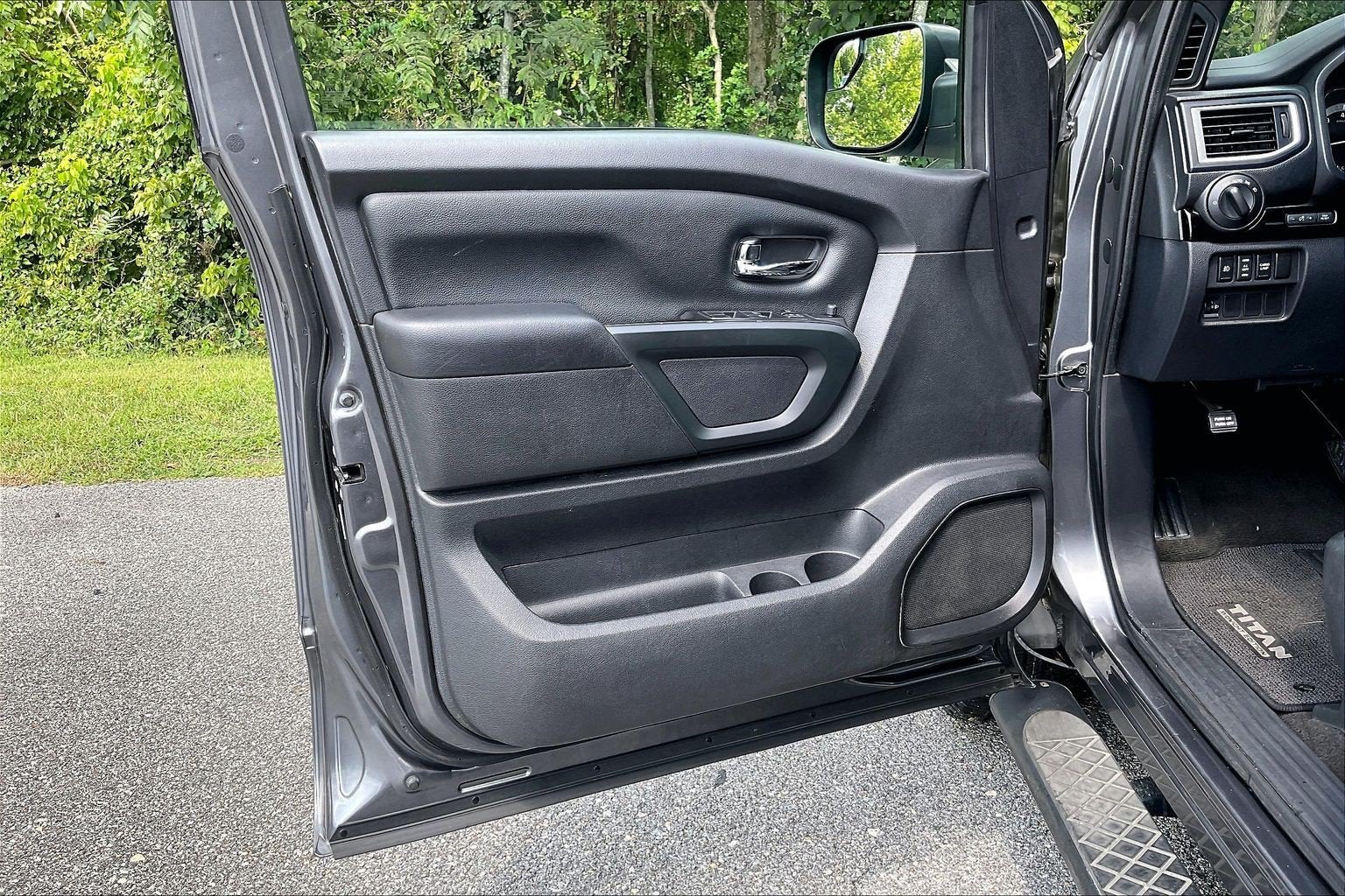 2019 Nissan Titan SV