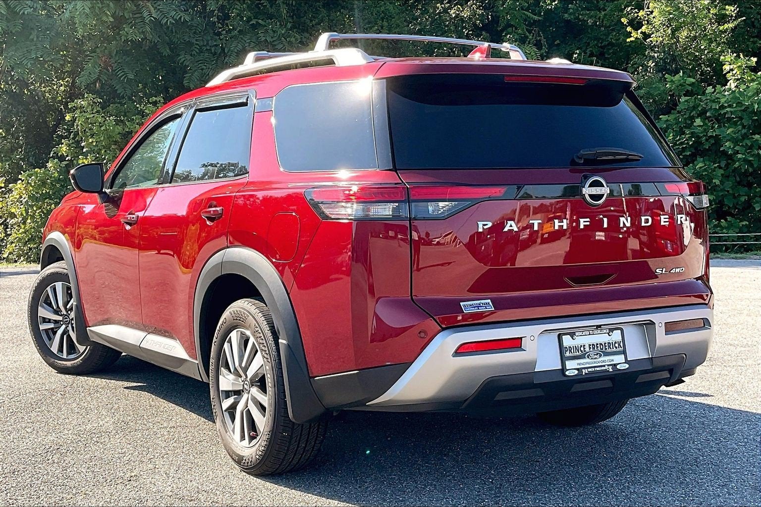 2024 Nissan Pathfinder SL