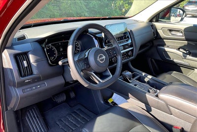 2024 Nissan Pathfinder SL