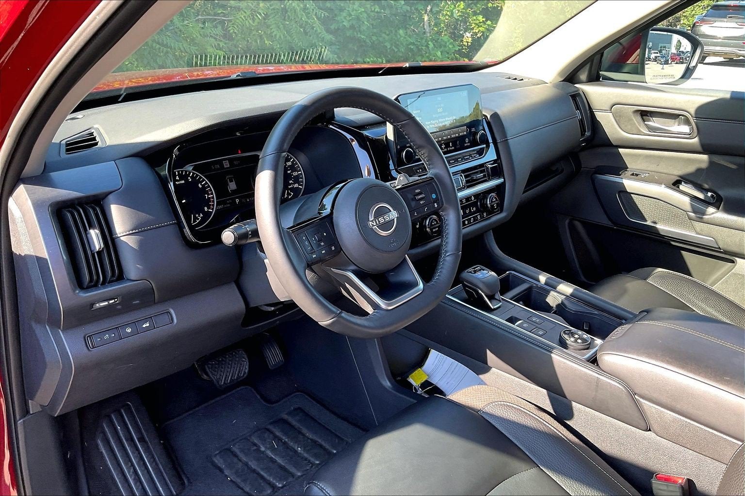 2024 Nissan Pathfinder SL