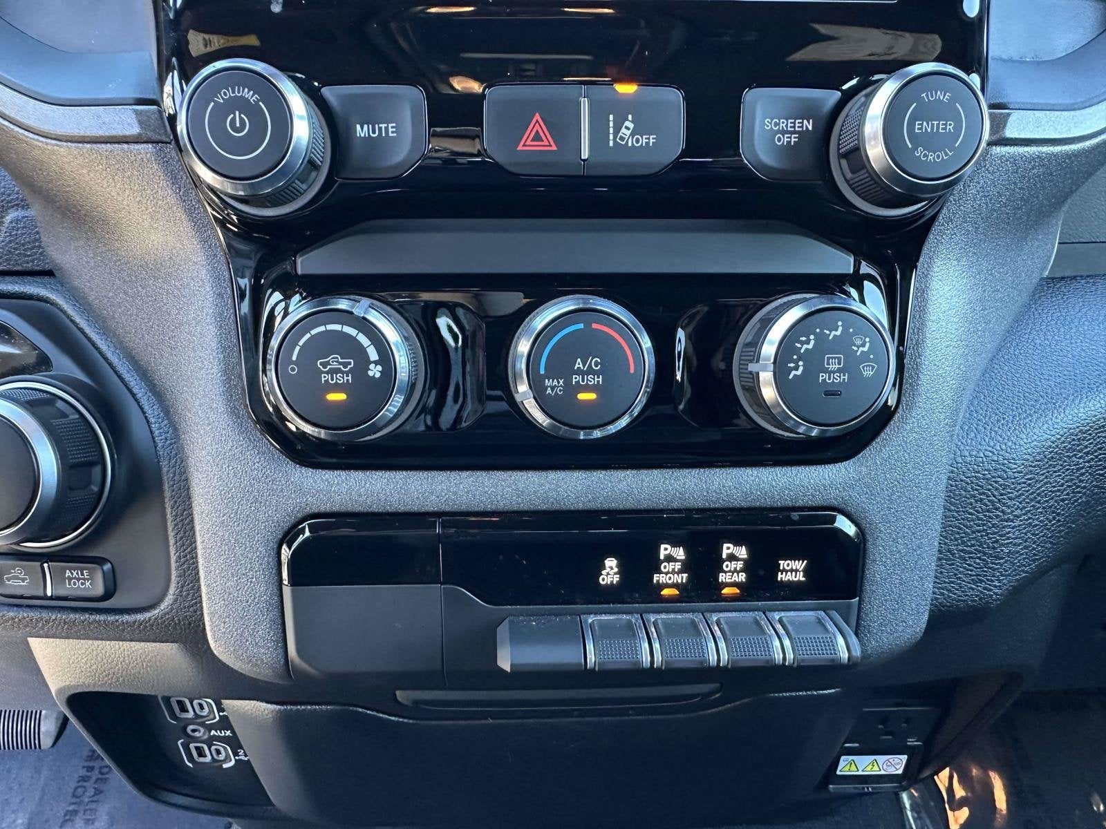 2026 RAM 1500 Warlock Crew Cab 4x4 5'7' Box