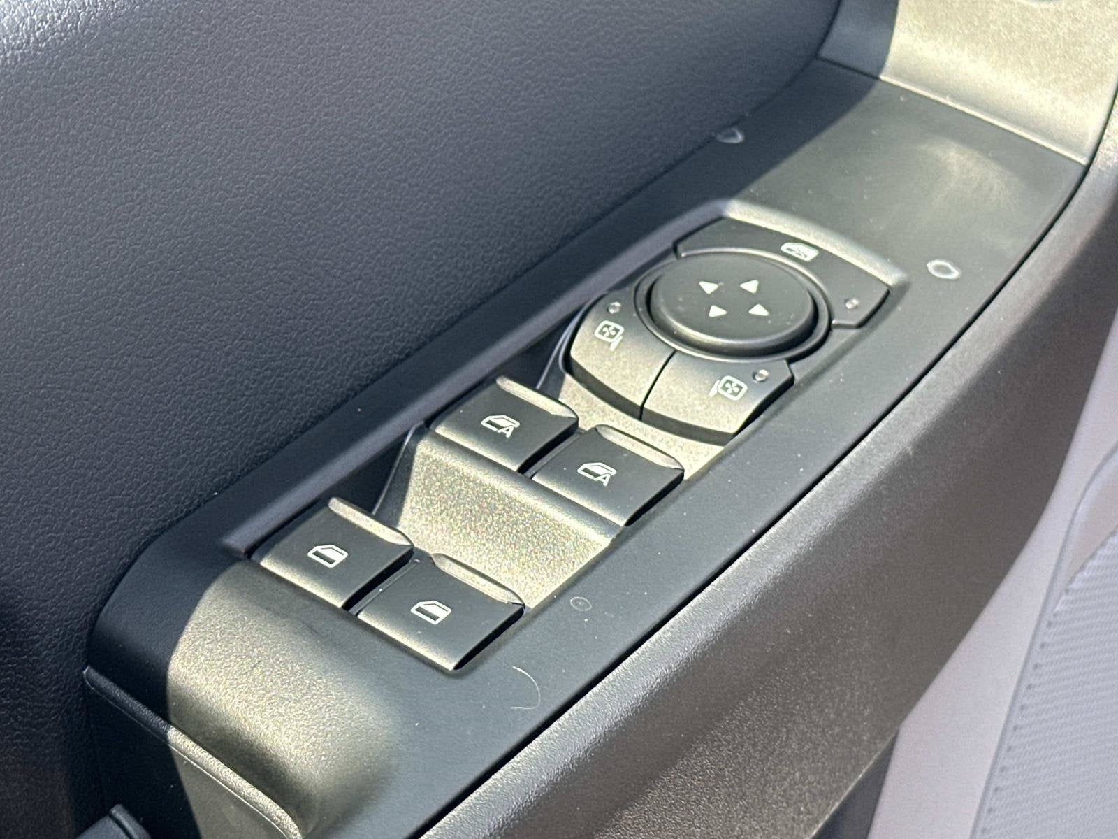2027 Ford Super Duty F-350 SRW XL