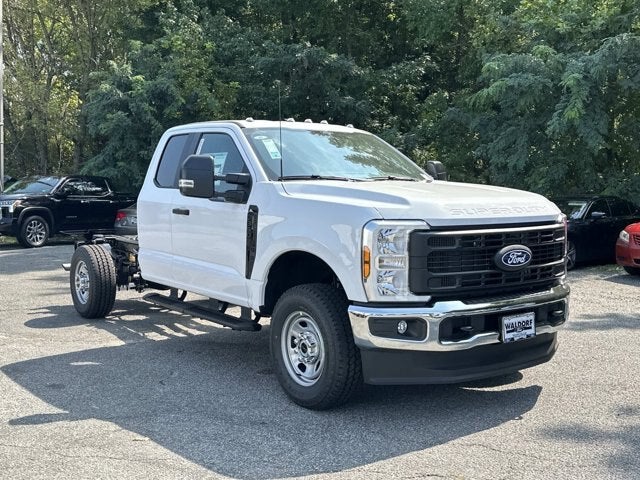 2027 Ford Super Duty F-350 SRW XL