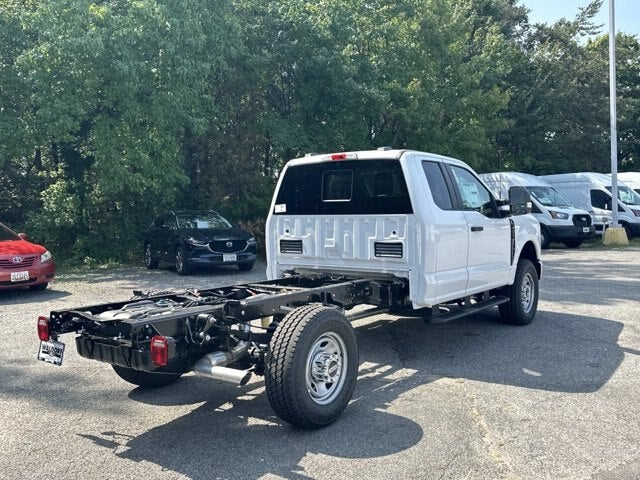 2027 Ford Super Duty F-350 SRW XL