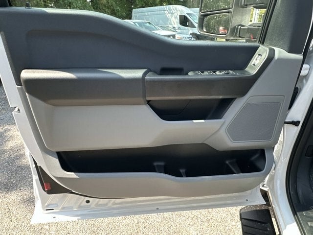 2027 Ford Super Duty F-350 SRW XL