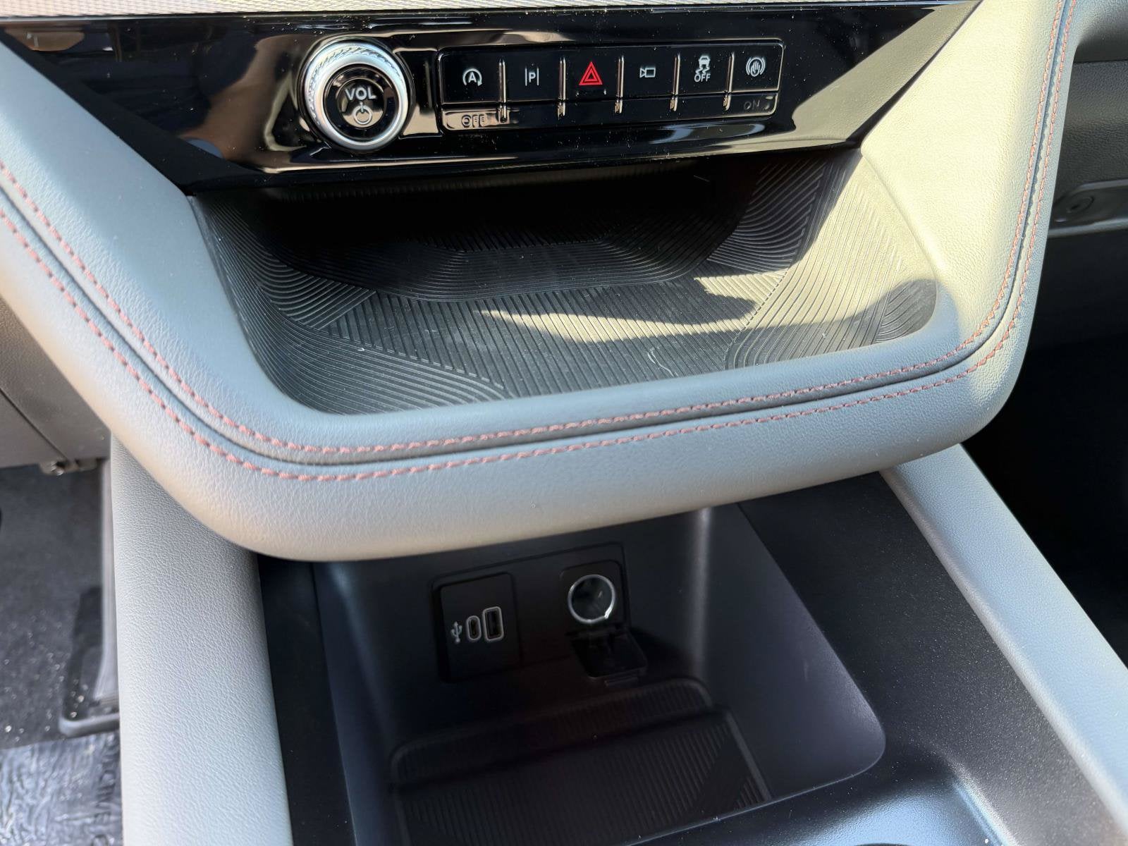 2027 Ford Explorer Active w/200A Pkg