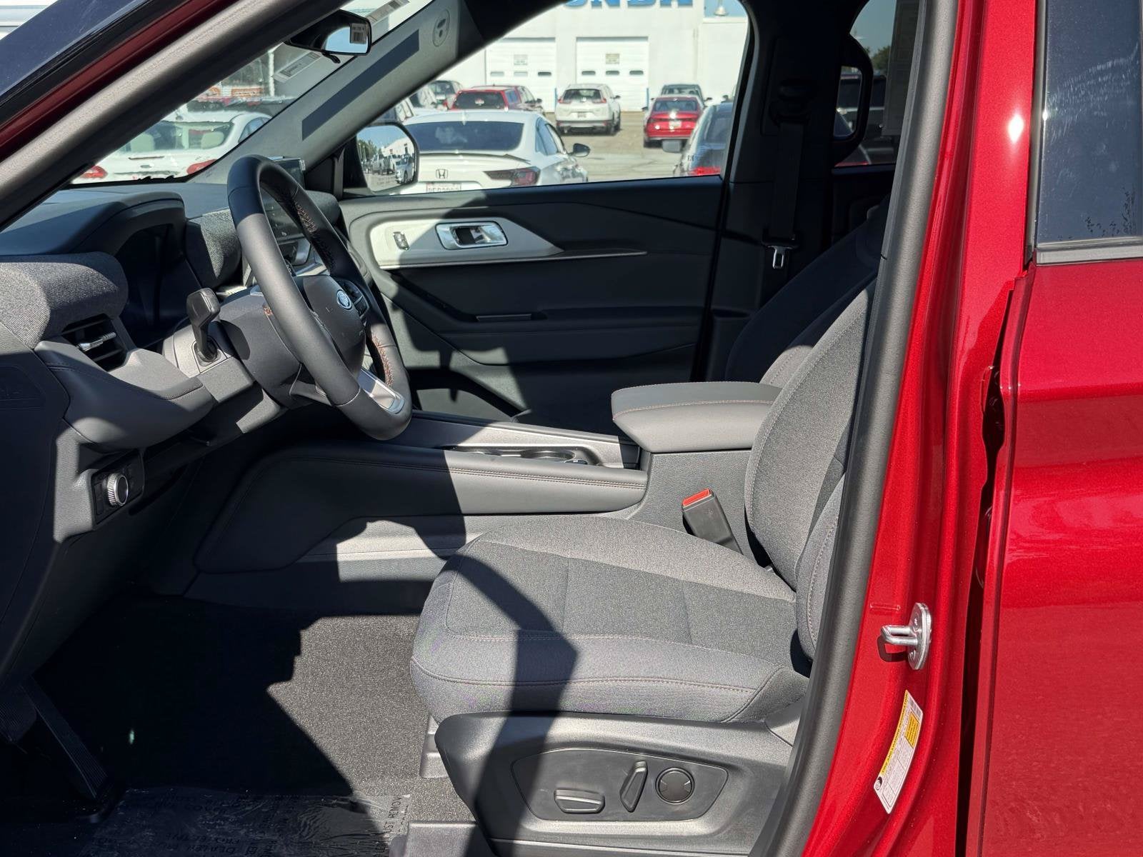 2027 Ford Explorer Active w/200A Pkg