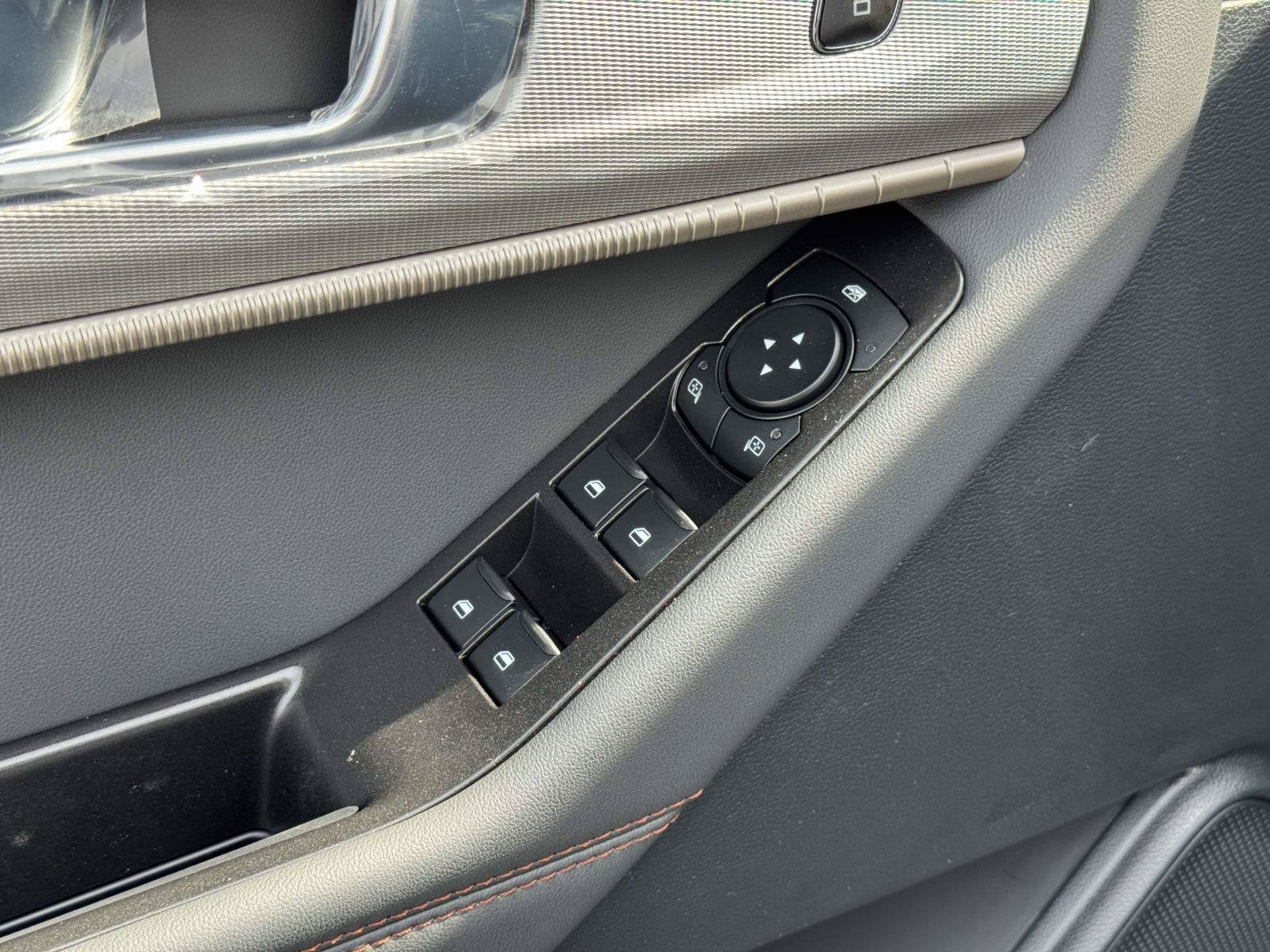2027 Ford Explorer Active w/200A Pkg