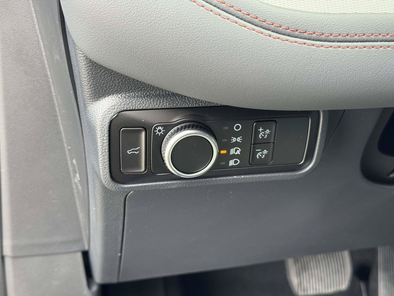2027 Ford Explorer Active w/200A Pkg