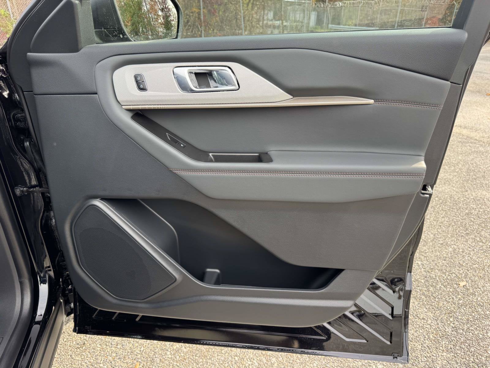 2027 Ford Explorer Active w/200A Pkg
