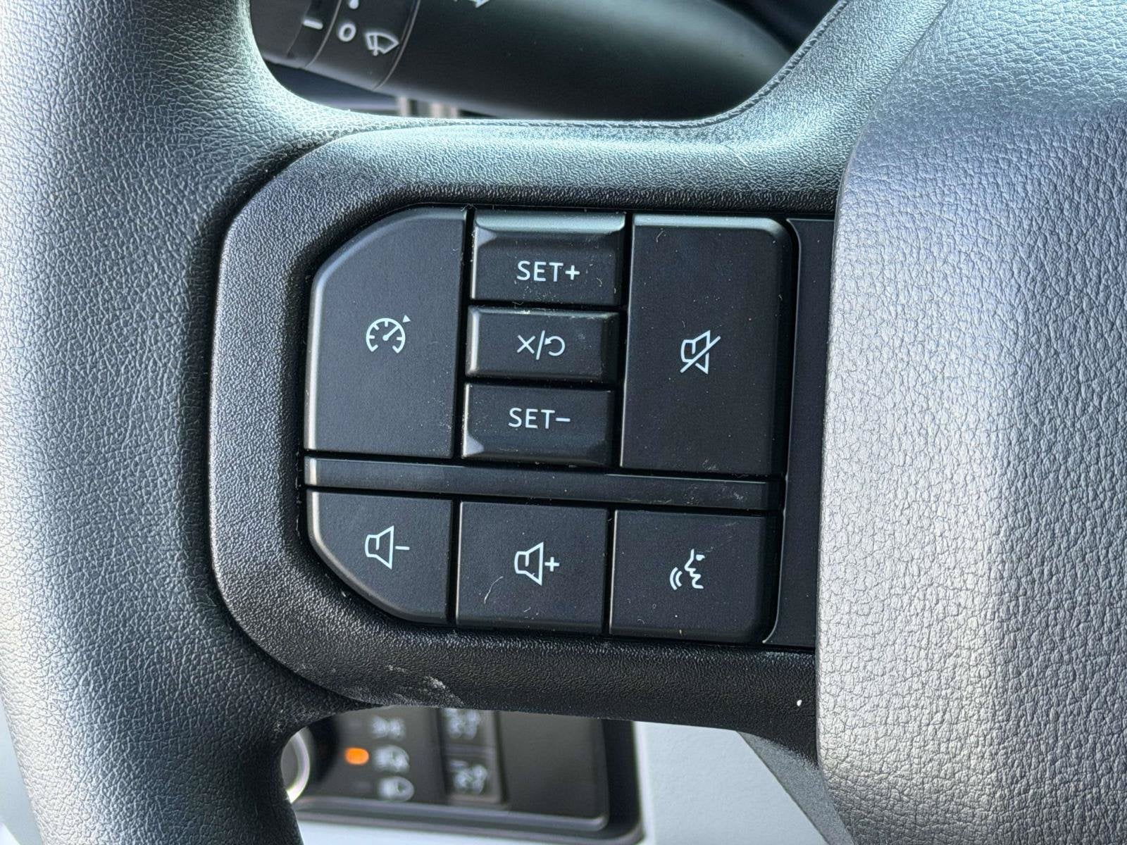 2027 Ford Super Duty F-350 SRW XL