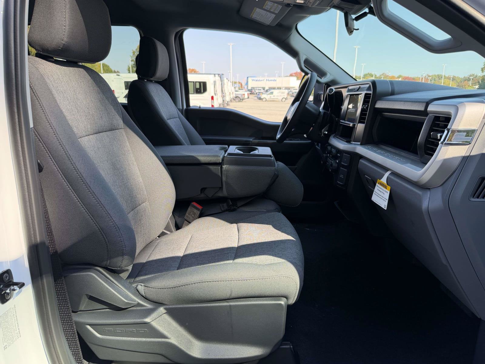2027 Ford Super Duty F-350 SRW XL