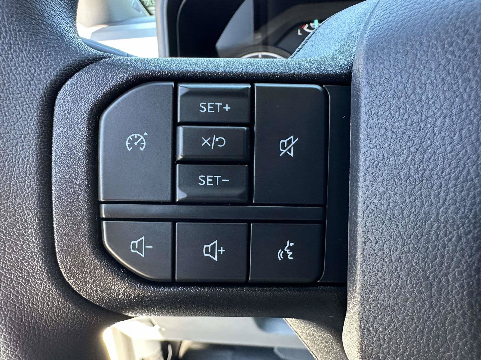 2027 Ford Super Duty F-350 DRW XL
