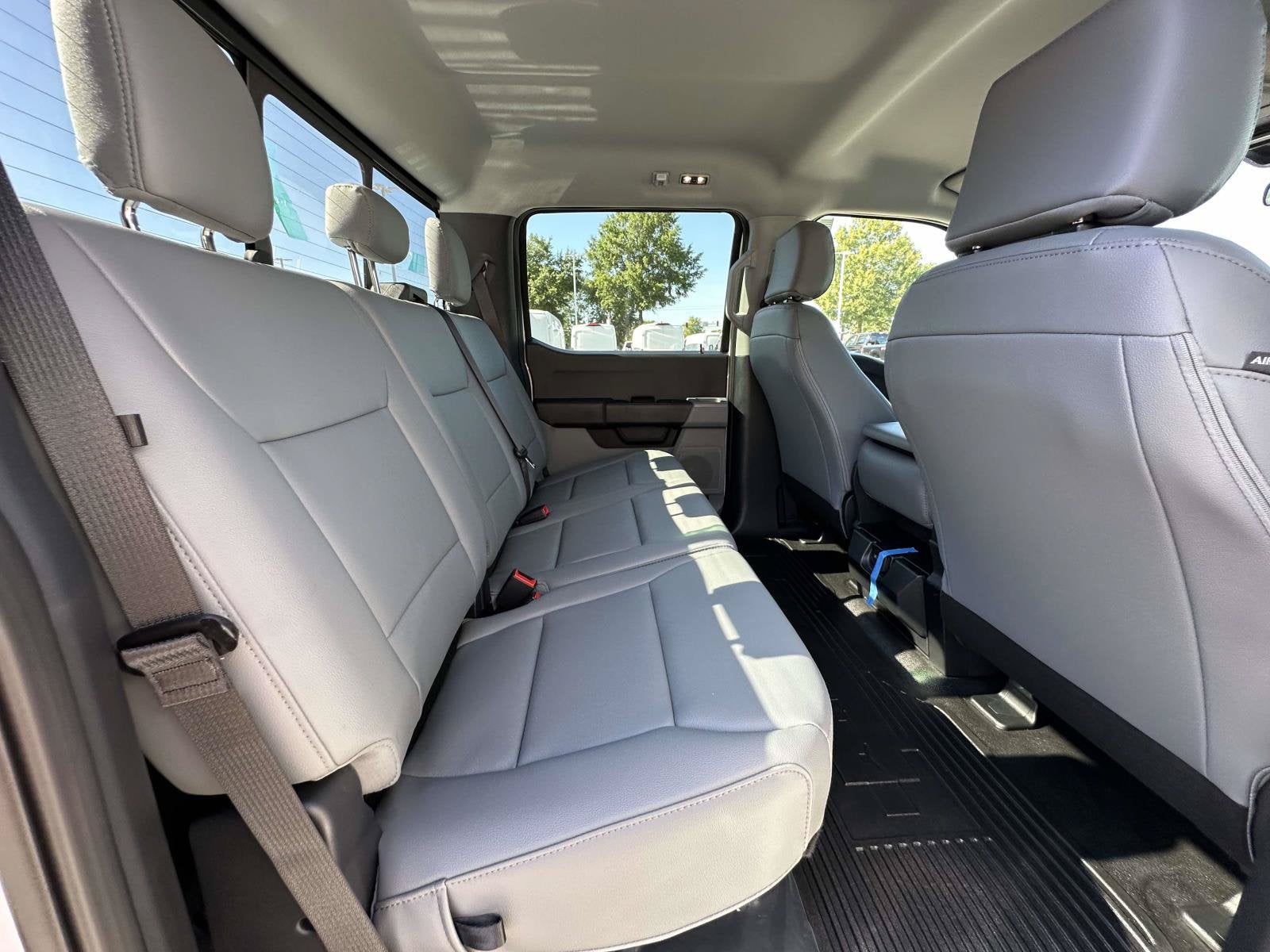 2027 Ford Super Duty F-350 DRW XL