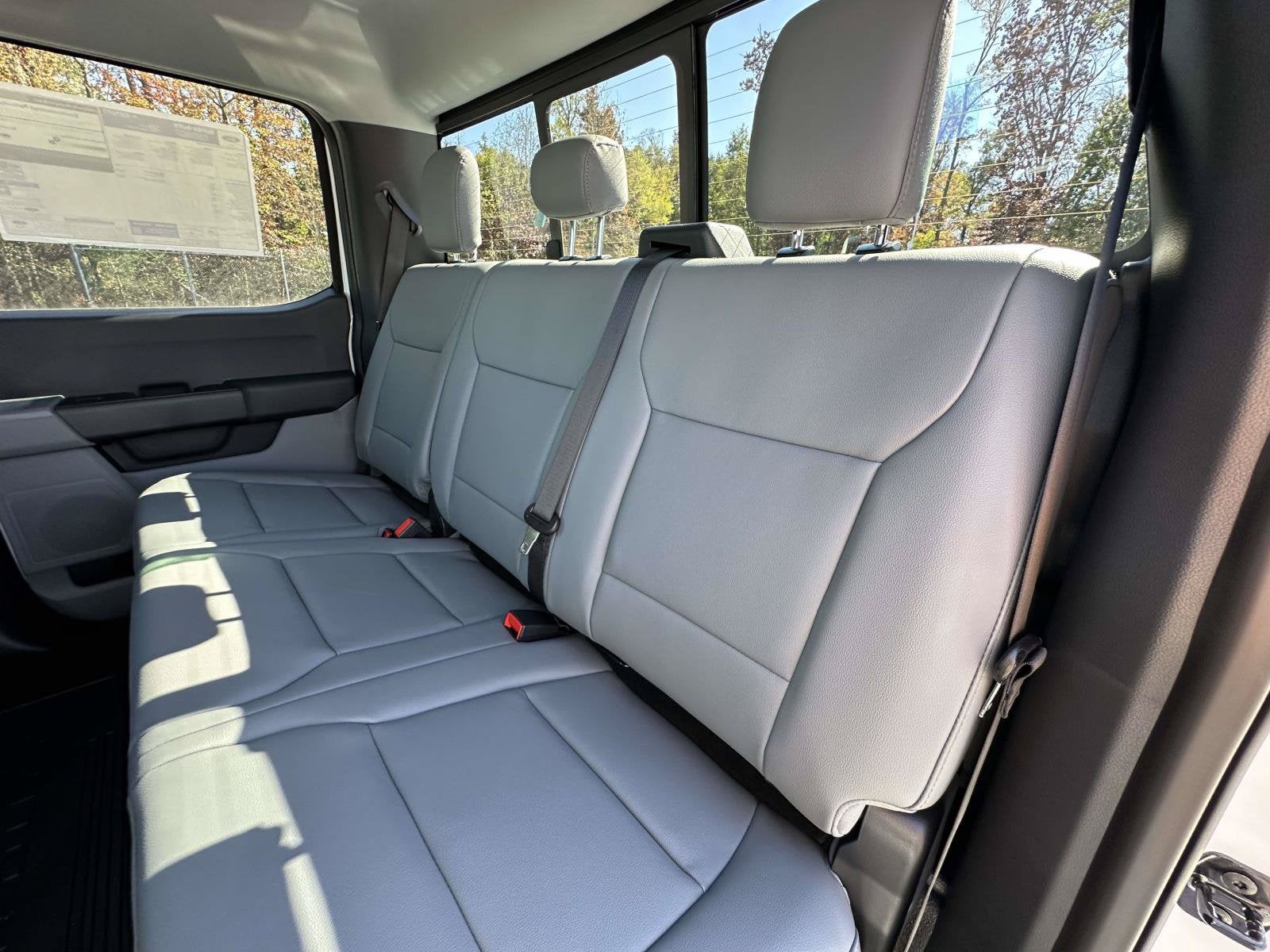 2027 Ford Super Duty F-350 DRW XL