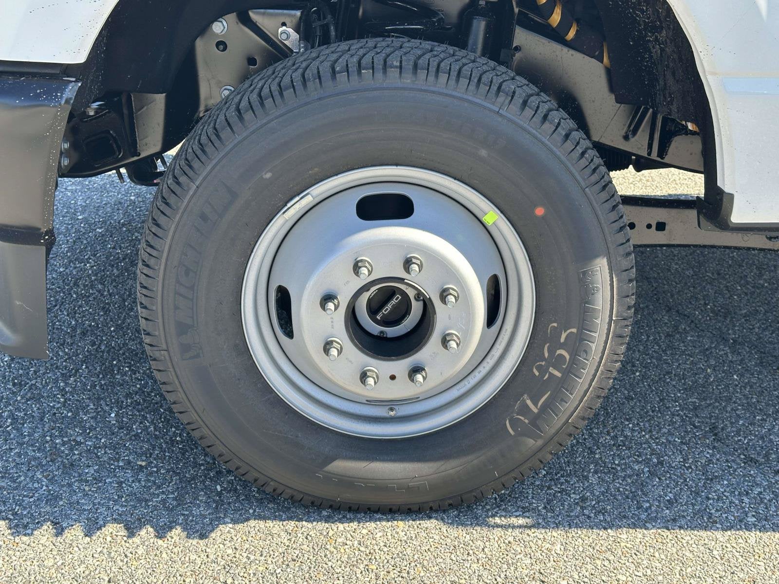 2027 Ford Super Duty F-350 DRW XL