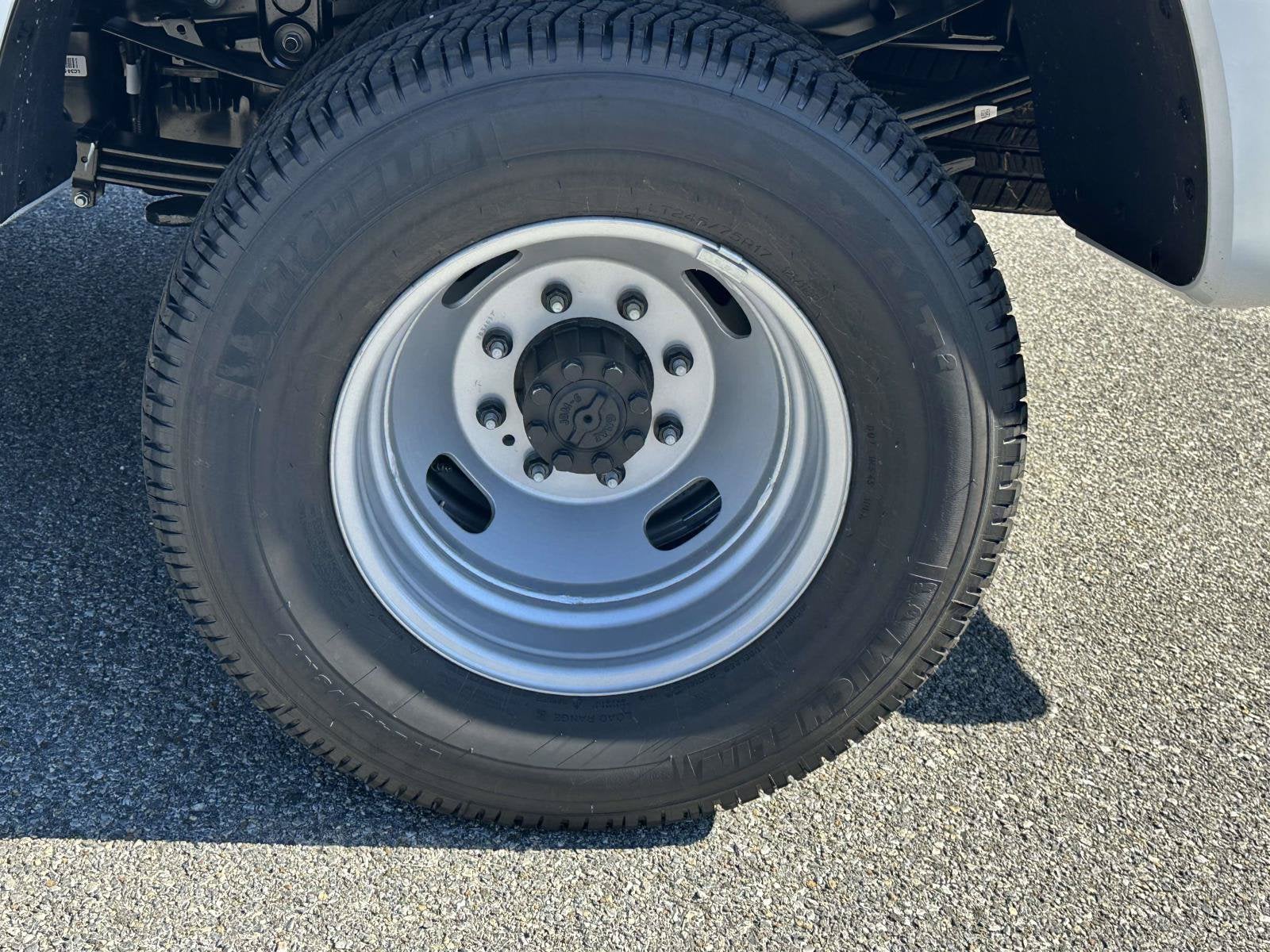 2027 Ford Super Duty F-350 DRW XL