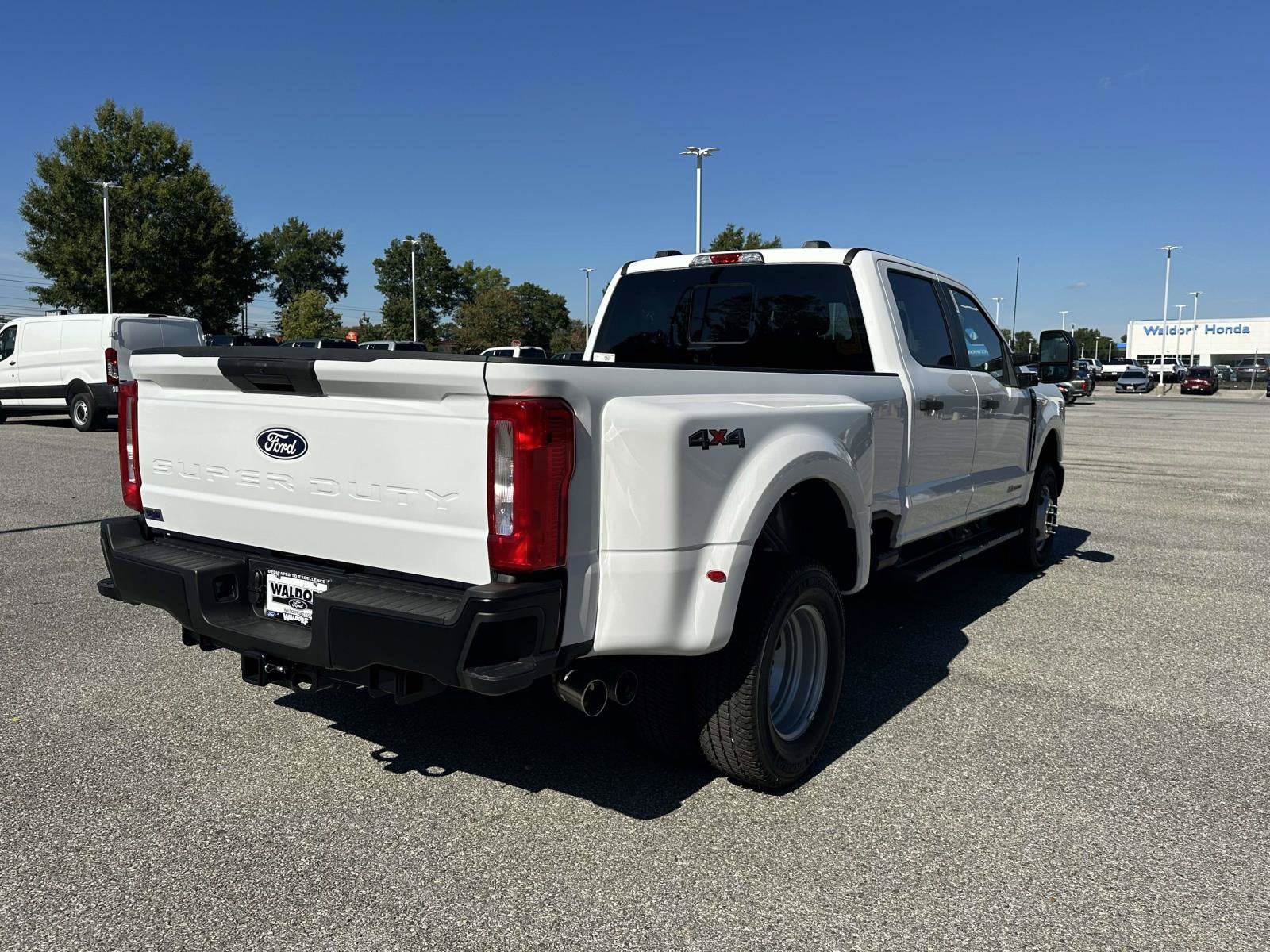 2027 Ford Super Duty F-350 DRW XL