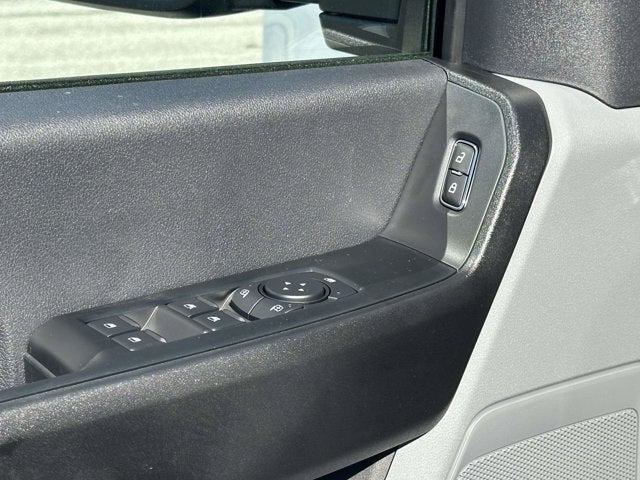 2027 Ford Super Duty F-350 DRW XL