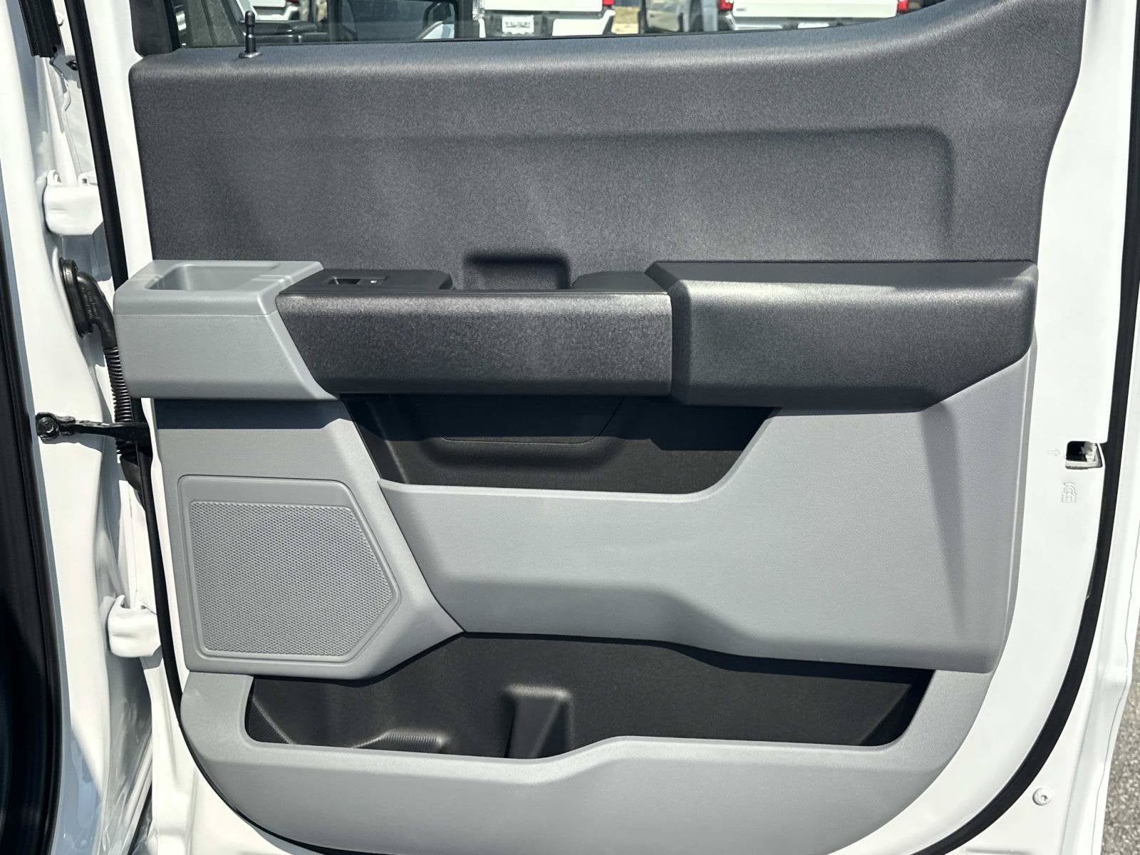 2027 Ford Super Duty F-350 DRW XL