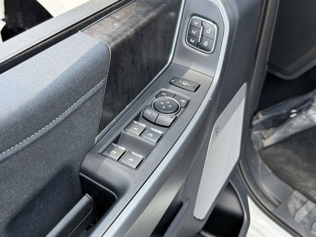 2026 Ford Super Duty F-350 DRW LARIAT