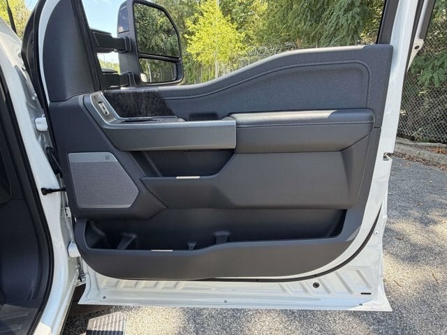 2026 Ford Super Duty F-350 DRW LARIAT