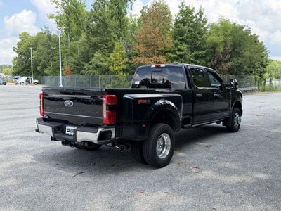 2026 Ford Super Duty F-350 DRW LARIAT