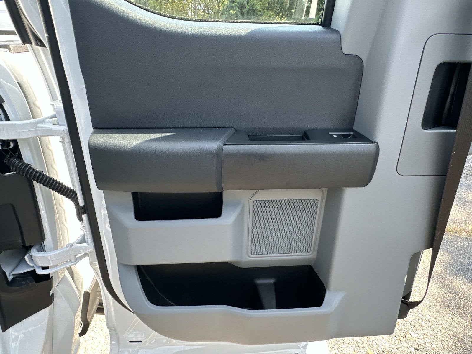 2027 Ford Super Duty F-350 SRW XL