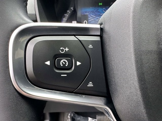 2023 Volvo XC40 Ultimate Bright Theme