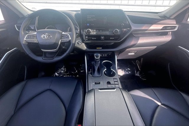 2023 Toyota Highlander Base